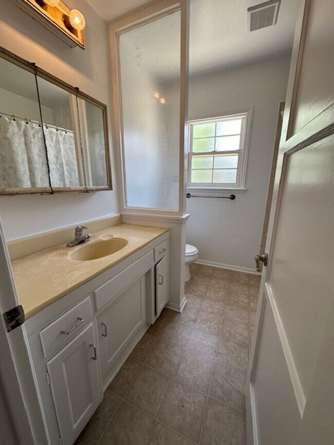 Building Photo - BEAUTIFUL 4bd/3ba HOUSE!