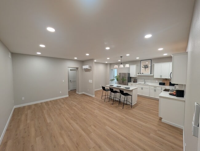 Kitchen/Living Room - 1 N Minnesota St