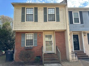 Building Photo - 2448 Riverlook Dr