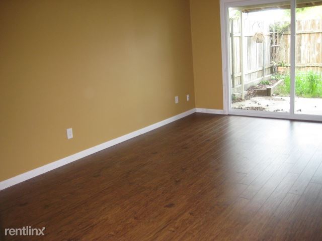 Building Photo - 2 br, 1.5 bath Townhome - 6212 Murray Dr
