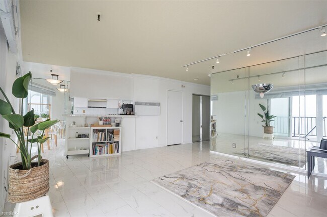 Building Photo - 1 br, 1 bath Condo - 565 Esplanade 108