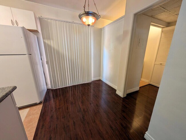 Foto del edificio - 4402 Mammoth Ave