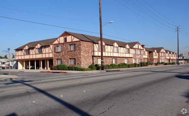 The Chateau Apartments - Chateau Apartments