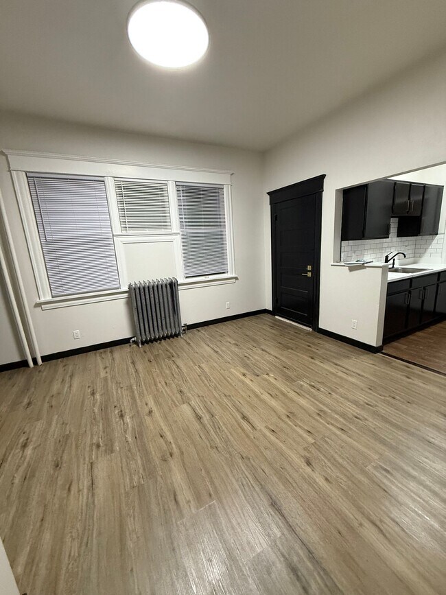 Building Photo - Belmont Flats