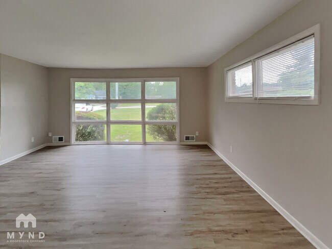 Building Photo - 2044 Austin Dr