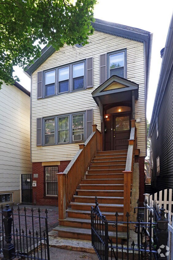 Primary Photo - 1648 N Cleveland Ave