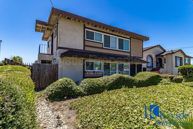 Building Photo - 2009 Florida St