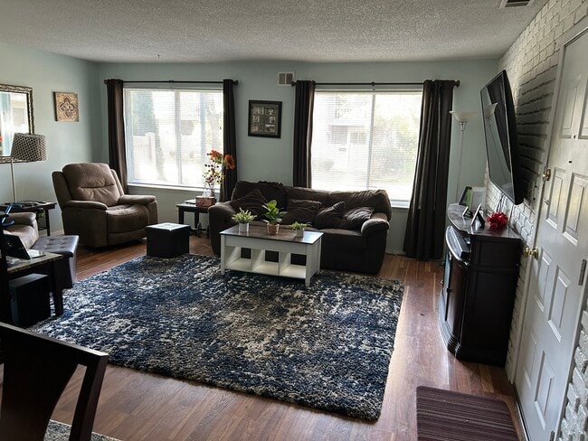 Building Photo - 236 Springmeadow Dr