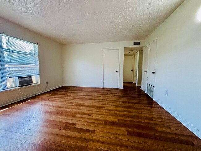 Building Photo - 922 E Brownlee St