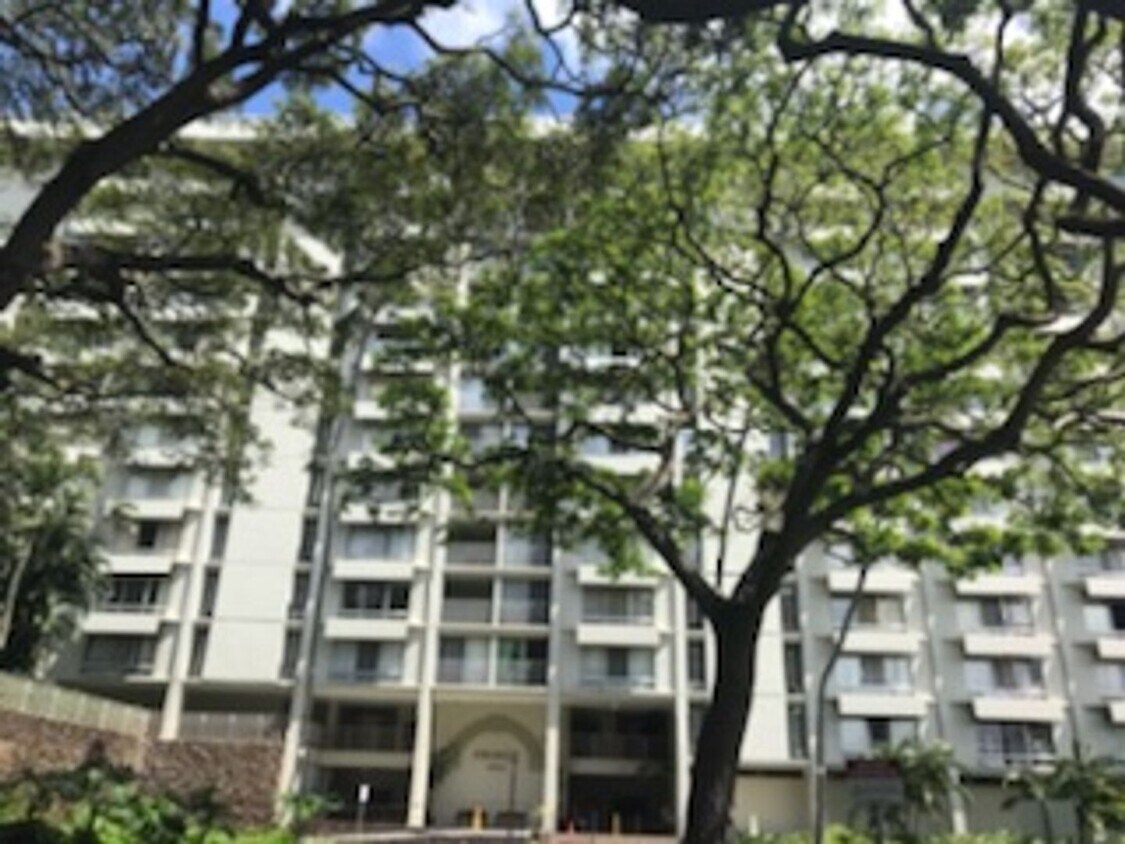 Primary Photo - Queen Emma Gardens #P-438