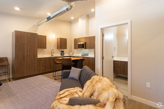 0BR,1BA-644SF - The Lake