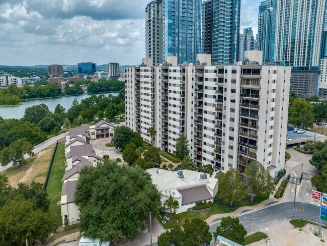 Foto del edificio - 40 N Interstate Hwy 35