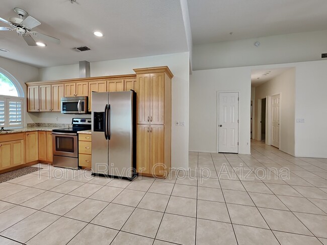 Building Photo - 9135 E Laurel Ln