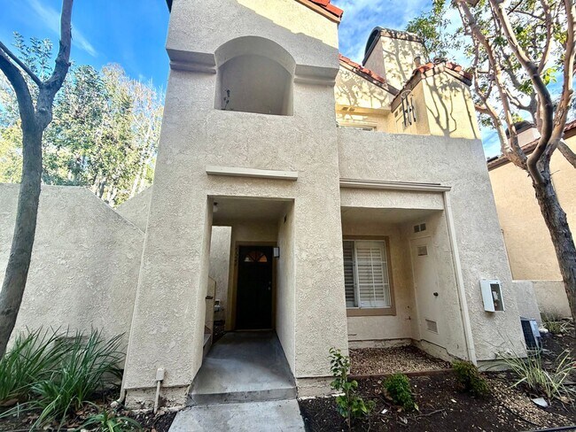 Foto del edificio - 1 bed, 1 bath Charming Unit in Lake Forest