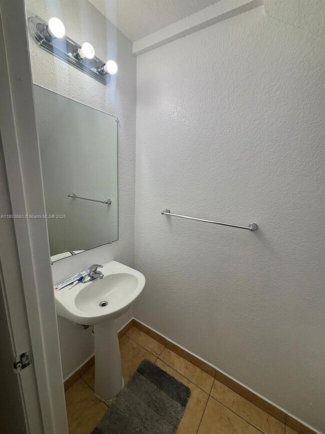 Foto del edificio - 14054 NW 17th Ave