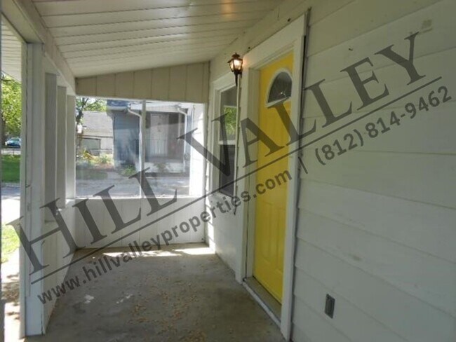 Building Photo - Two Bedroom Home in East Side Location