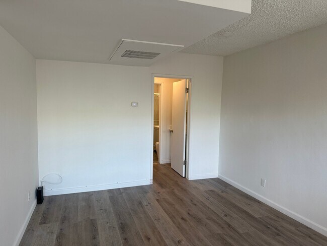 Foto del edificio - 1317 W 97th St