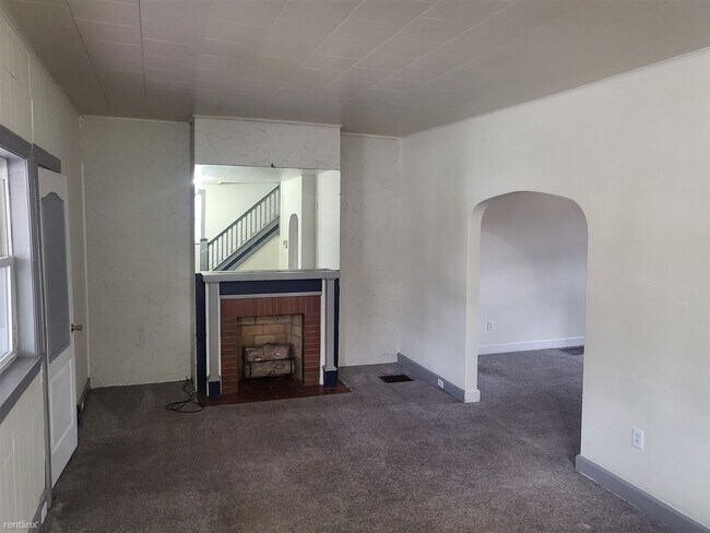 Building Photo - 3 br, 1 bath House - 1128 Main Street