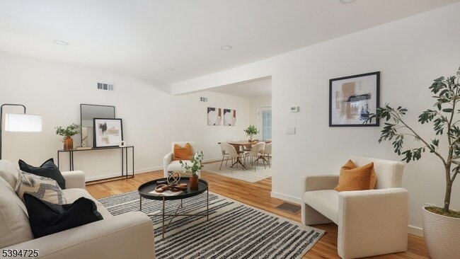 Foto del edificio - 91 Hillcrest Rd