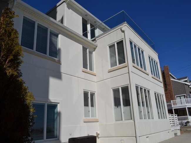 Building Photo - 110 S Richards Ave