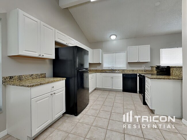 Building Photo - 817 Valley Hill Dr