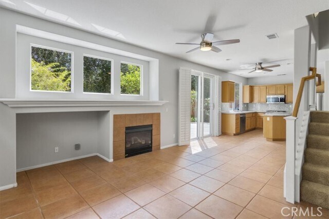 Foto del edificio - 466 Fallbrook Ave