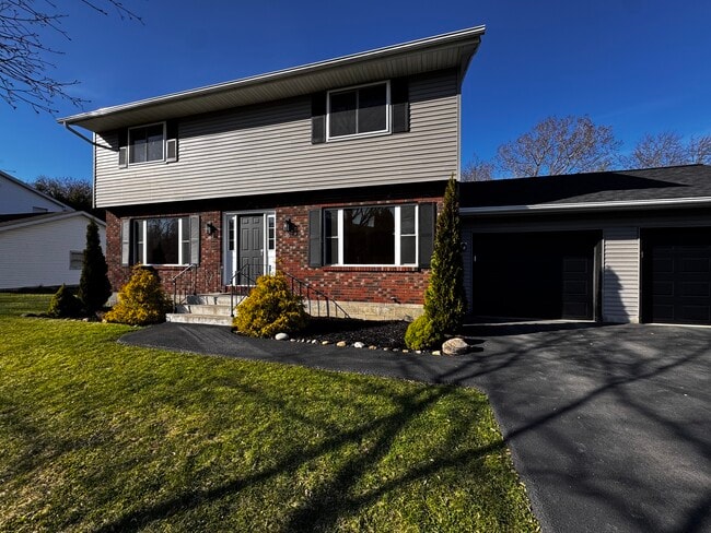 Building Photo - 36-38 Riverview Dr