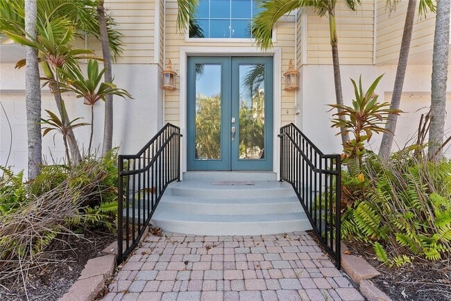 Building Photo - 3020 Gulf of Mexico Dr