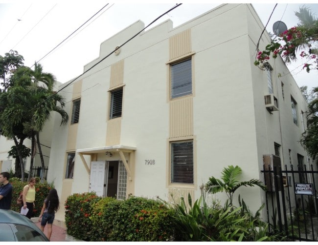 Building Photo - 7928 Harding Ave