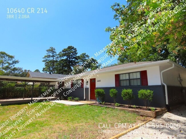 Building Photo - Updated 3 Bedroom, 2 Bath Home w/Fenced Yard!