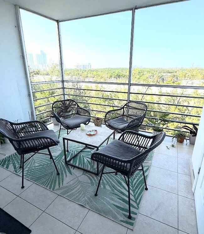 Foto del edificio - 3660 NE 166th St