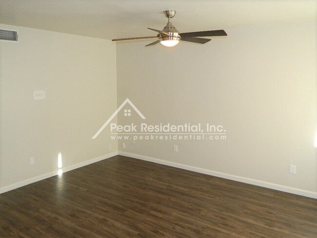 Building Photo - 3 br, 1.5 bath House - 4817 Kitty Hawk Street