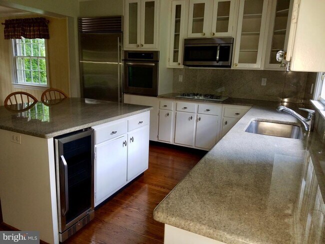 Foto del edificio - 128 Avon Rd