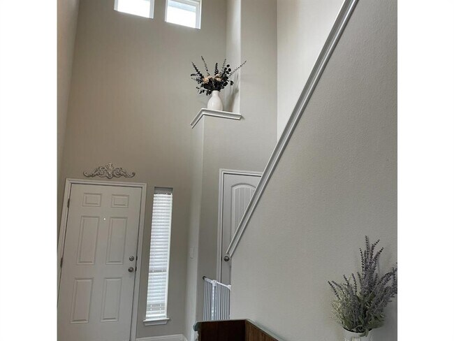 Building Photo - 10605 Harwood Overlook Cove