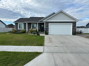 Building Photo - 3906 Inglewood Dr