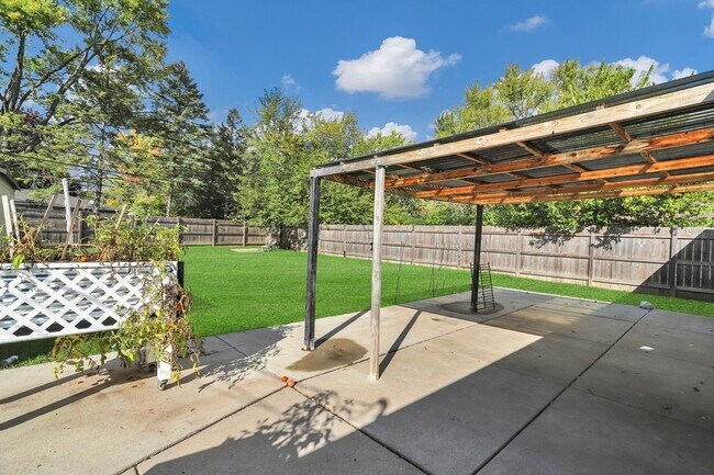 Foto del edificio - 904 Woodland Dr