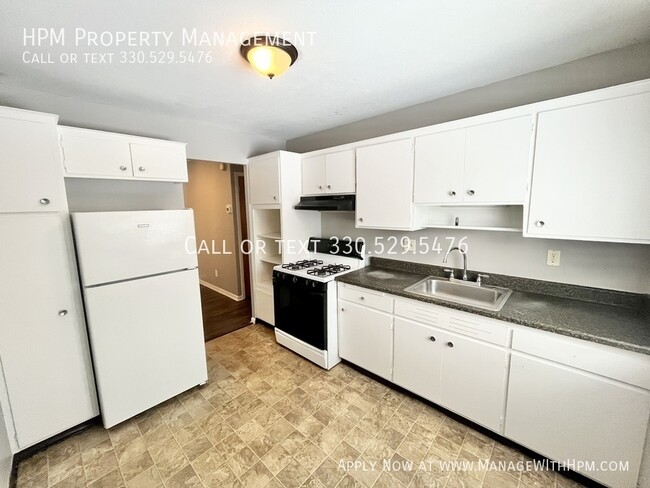 Building Photo - Coming Soon - Remodeled two-bedroom apartm...