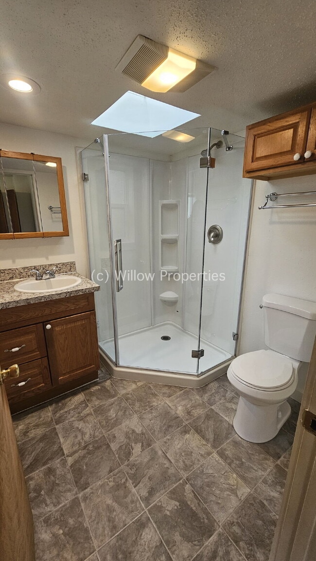 Building Photo - Cute One Bedroom Home