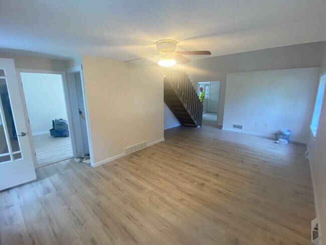 GRAN ÁREA DE ESTAR - 3316 Asbury Rd