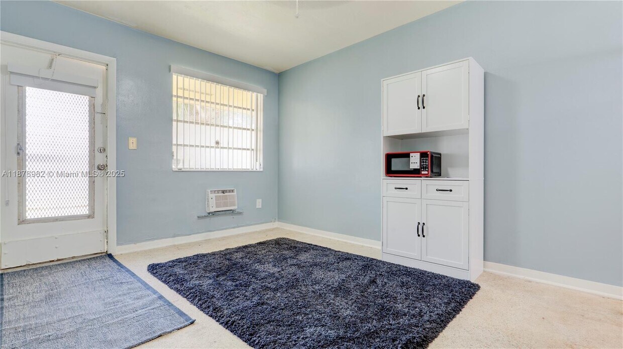 Foto principal - 28 NW 170th St