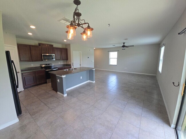 Foto del edificio - Gorgeous 4-Bedroom, 2.5-Bathroom Home in R...