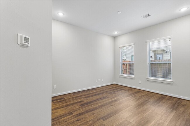 Foto del edificio - 604 Thornton Oaks Ln