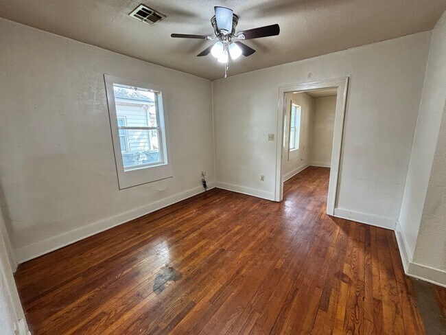 Building Photo - 703 N Boulevard