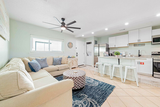 Foto del edificio - 306 Barracuda Ave