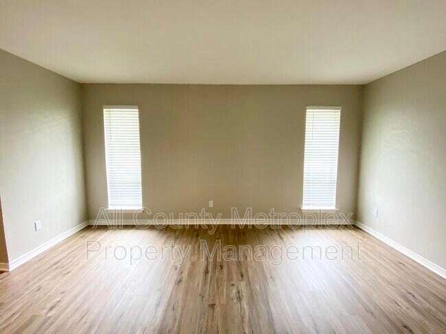 Building Photo - 7517 Meadow Oaks Dr