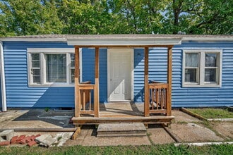 Building Photo - 1003 W College St