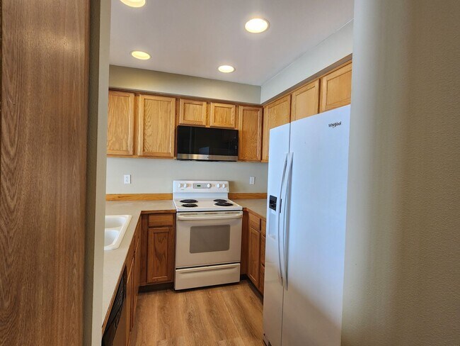 Foto del edificio - Beautiful 2 bed 2.5 bath Townhome Monroe $2595/mo