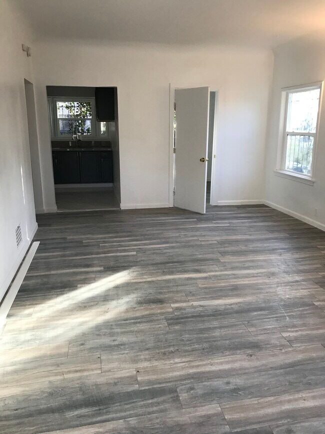 Foto del edificio - 5274 Bangor St