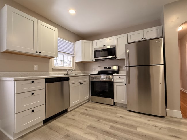 Building Photo - 714 Pershing St