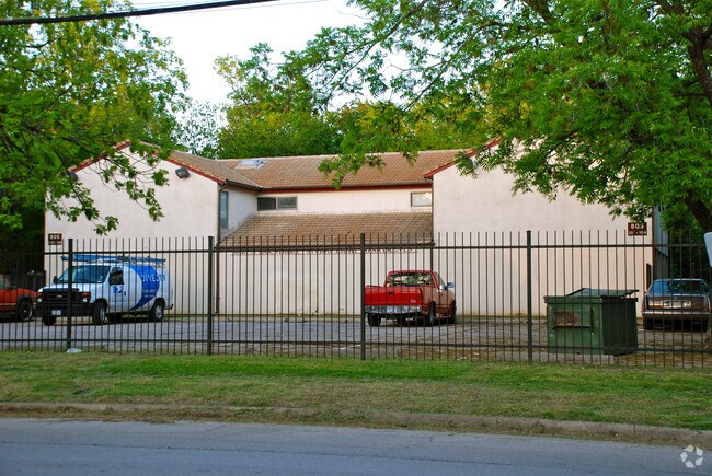 Foto del edificio - 805 N Oak St